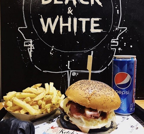 Black and White Burger x Toute la Franchise