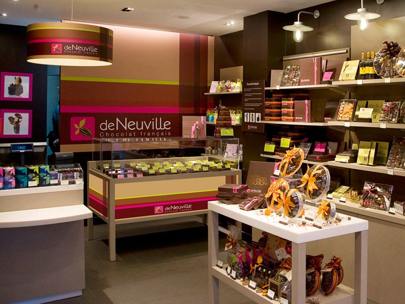 Agencement d'une boutique de chocolats franchisée de Neuville