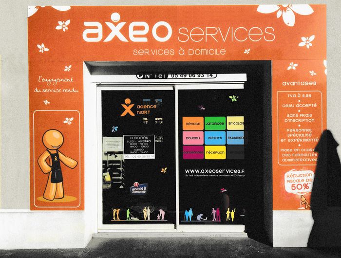 vitrine de l'agence axeo services de Niort