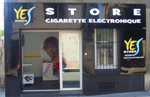 magasin yes store, spécialisé dans la vente de cigarette électronique