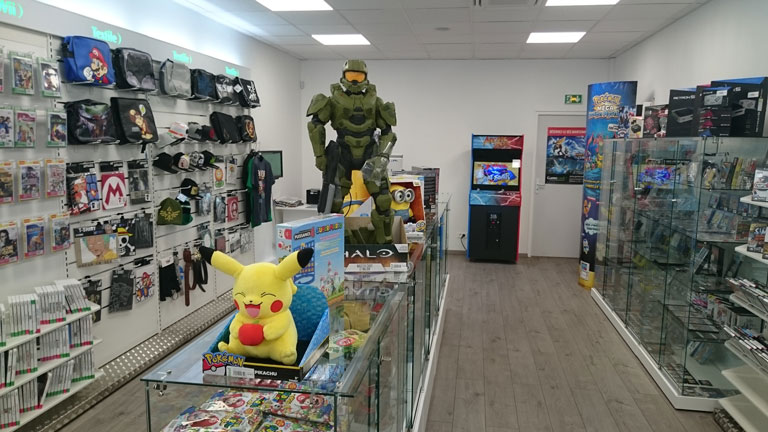 le magasin de jeux videos game cash de niort