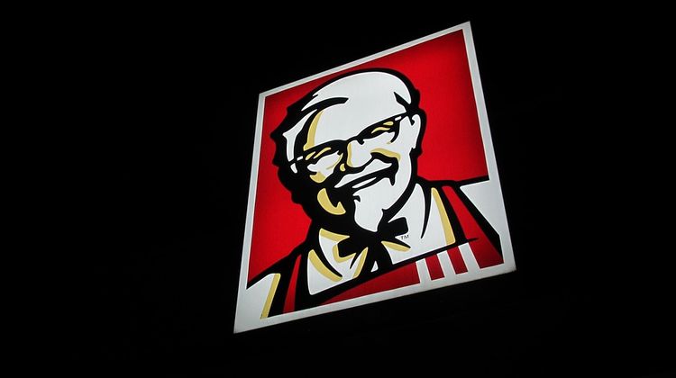 kfc vient de lancer son robot dumi, qui prend les commandes vocales à shangai