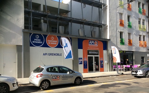 magasin de vente de pièces automobiles API à Grenoble