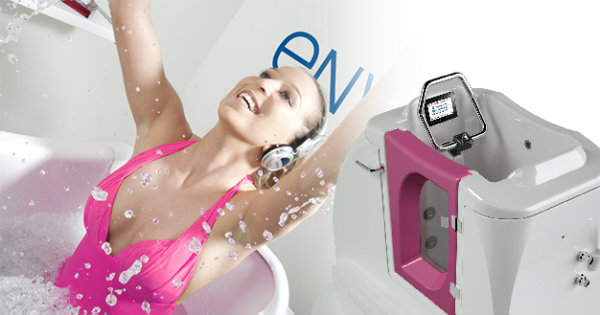 cliente en pleine séance d'aquabiking avec ENVIDO