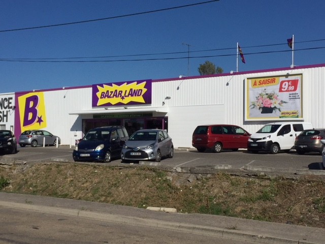 Nouvelle façade du magasin école Bazarland à Alès
