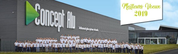 L'équipe de l'atelier de production de la franchise de véranda Concept Alu