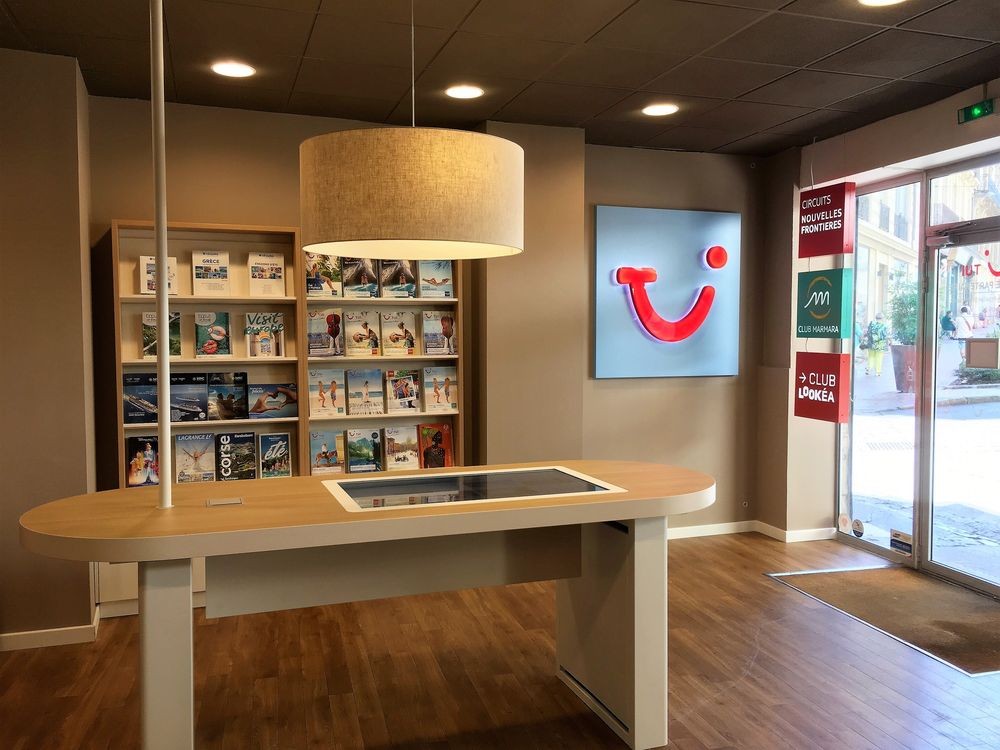 PREMIER OUTLET (Biatorbagy): Ce qu'il faut savoir pour votre visite (avec  photos)