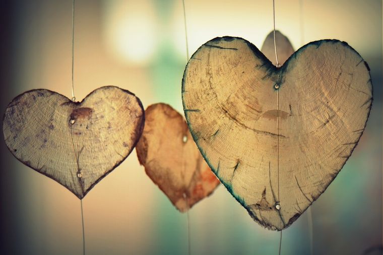 coeur pour symboliser l'amour et les rencontres dans les agences matrimoniales anne elena beaulieu