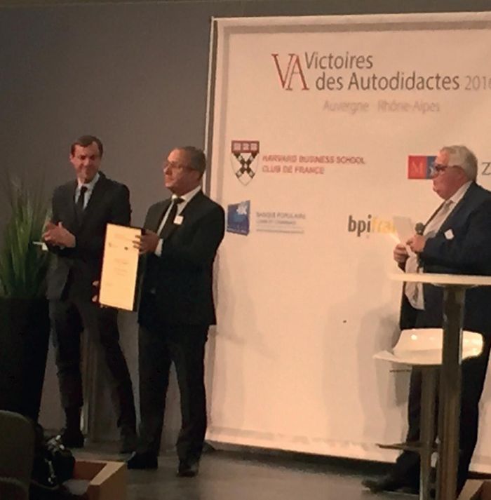 georges abbou a reçu le trophée auvergne rhone alpes prix de la croissance aux victoires des autodidactes