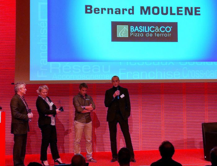 remise du prix coup de coeur du jury, forum franchise lyon 2016 à bernard moulène, franchisé basilic & co