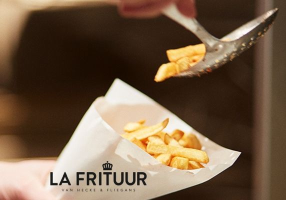 Frites cuitent dans le blanc de boeuf (Frite Belge)