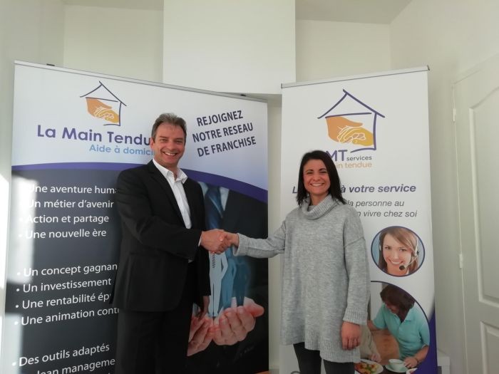 Signature du contrat de franchise LMT Services avec Elodie Hirigoyen