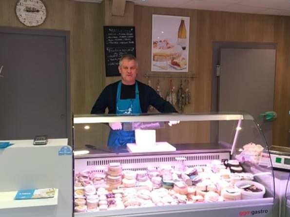 Pierrick Boursier, vient d'ouvrir une fromagerie Laiterie Gilbert à Jargeau, près d'Orléans.