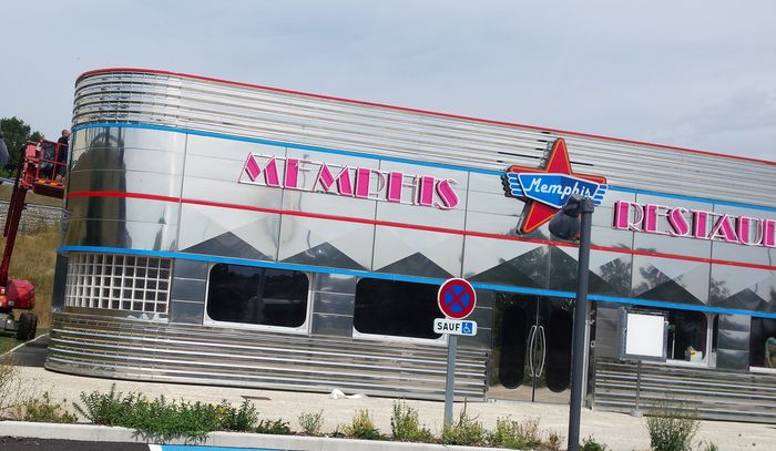 restaurant Memphis en cours de travaux près d'auchan villars, à saint etienne