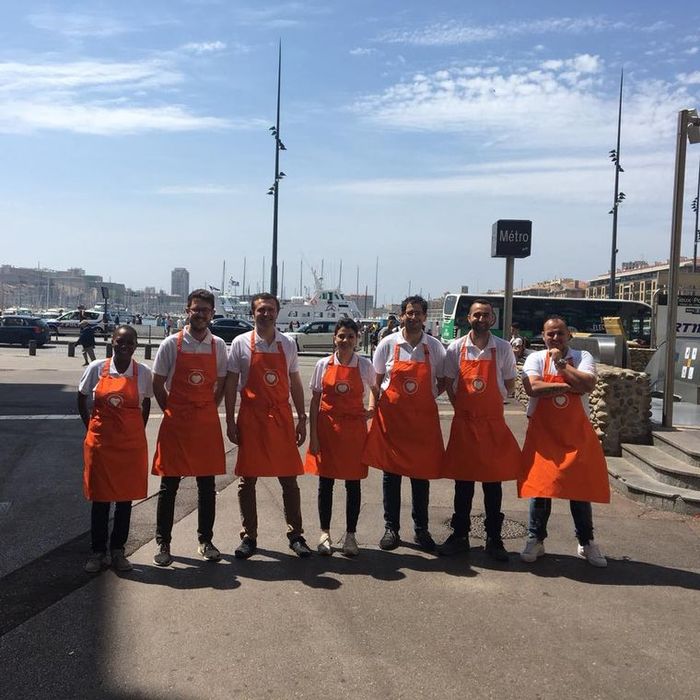 équipe du magasin O Sorbet d'Amour à Marseille sur le Vieux Port