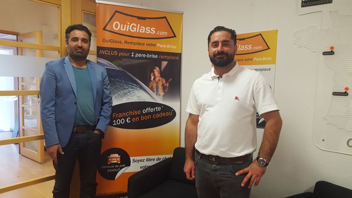 kalender halil, franchisé OuiGlass à Reims et Uvak Huzametin, son commercial
