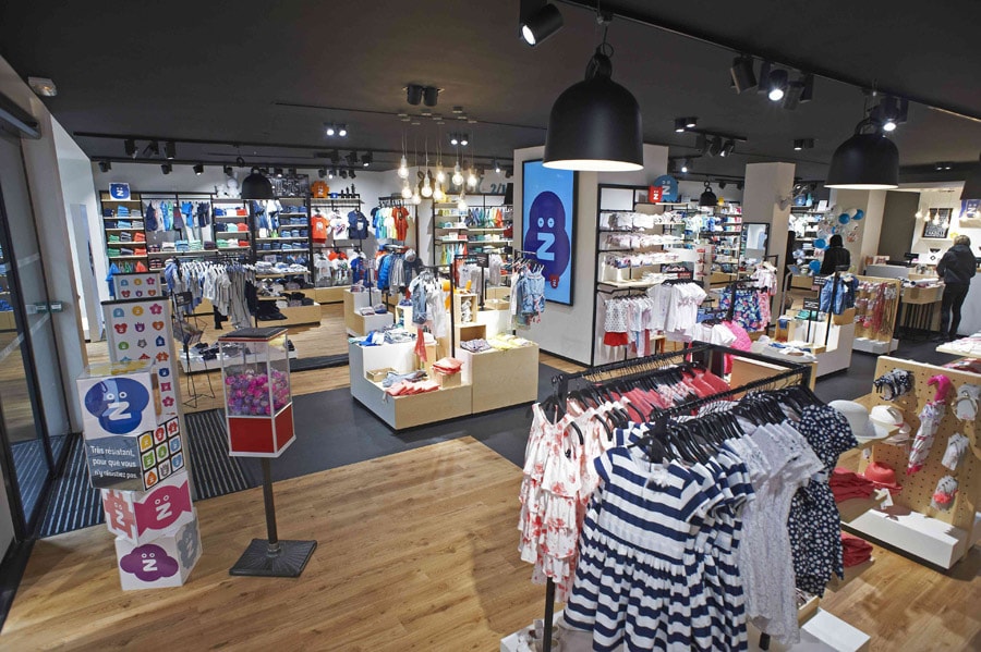 intérieur magasin de prêt à porter enfants Z