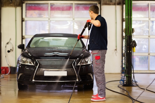 La franchise est massievement présente sur le marché des laveries automobiles