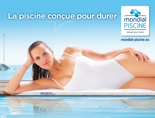 Laure Manaudou sur le stand Mondial Piscine