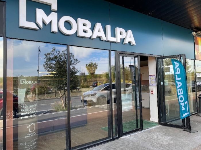 « Nous voulions nous lancer avec l’appui d’une enseigne, pouvoir compter sur sa notoriété et son savoir-faire », Erwan Lenoir (gérant magasin Mobalpa Chambourcy)