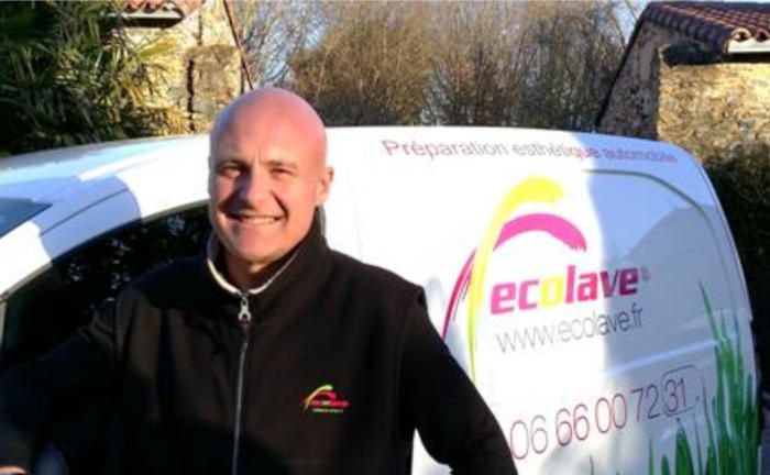 Deux franchisés Ecolave couronnés de succès renouvellent leur contrat