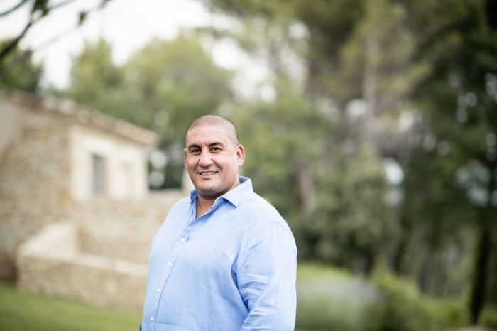 Associé Vie & Véranda à Toulouse, il ouvre sa propre agence à Albi