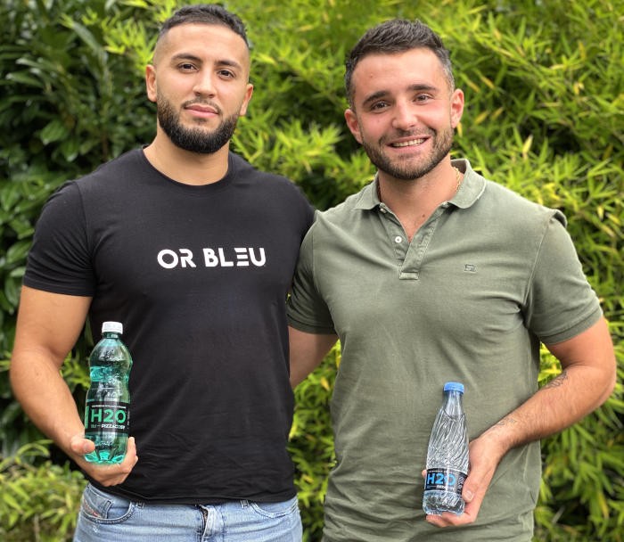 Pizza Cosy lance sa marque d’eau en bouteille et noue un partenariat solidaire avec l’ONG Or Bleu