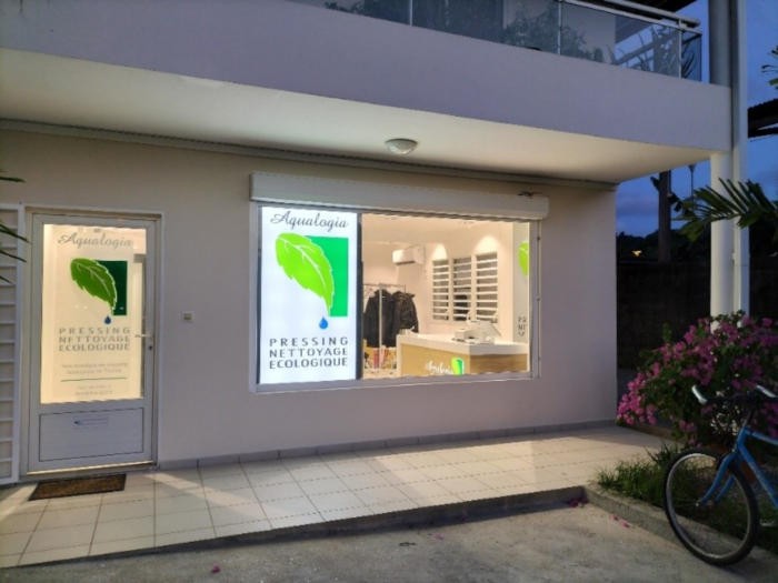 Un nouveau pressing écologique Aqualogia ouvre en Guyane