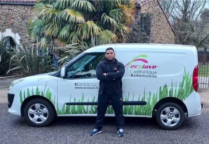 Un jeune technicien de maintenance débute son activité Ecolave à Auxerre