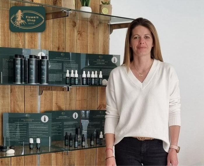 « Je travaille pour moi, je fais quelque chose qui me plait avec un produit auquel je crois », Stéphanie Lambert (franchisée Flowers Shop CBD)