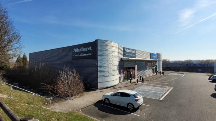 Deux nouveaux concessionnaires ouvrent un magasin de cuisines Arthur Bonnet à Valenciennes