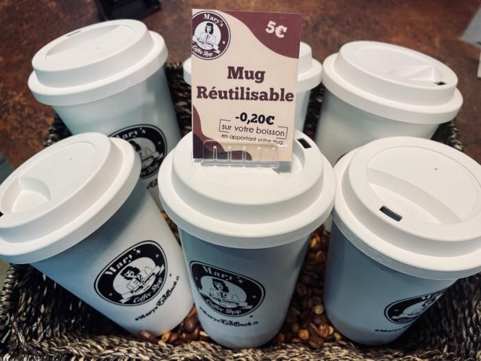 Mary’s Coffee Shop lance une gamme de mugs réutilisables
