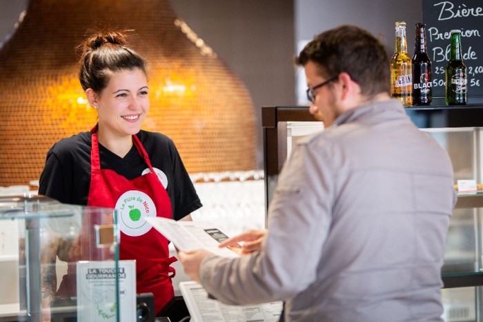 L’enseigne alsacienne La Pizza de Nico arrive à Paris… et révolutionne la place de la Bastille !