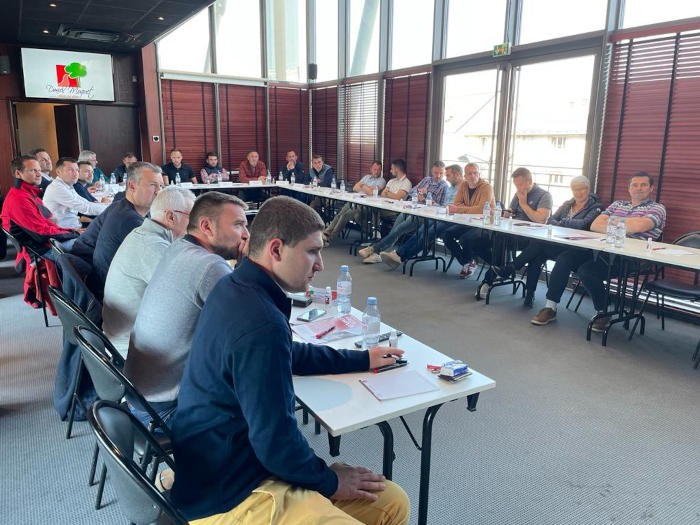 La famille Moquet arpente la France à la rencontre des franchisés