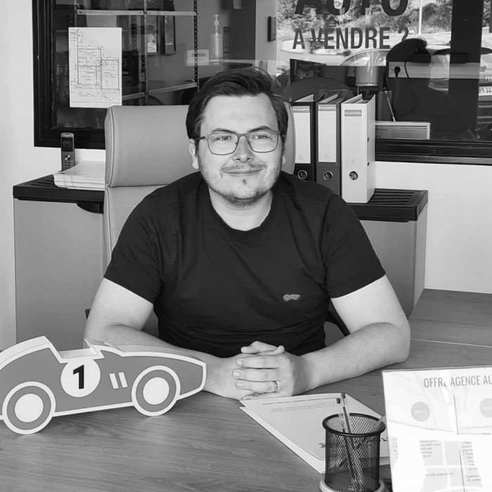 « Je cherchais un projet où l’aspect économique ne serait pas la seule dimension », Julien (gérant de l’Agence Automobilière de Lannion)
