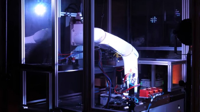Première mondiale pour Cash and Repair qui inaugure son robot démanteleur de smartphones