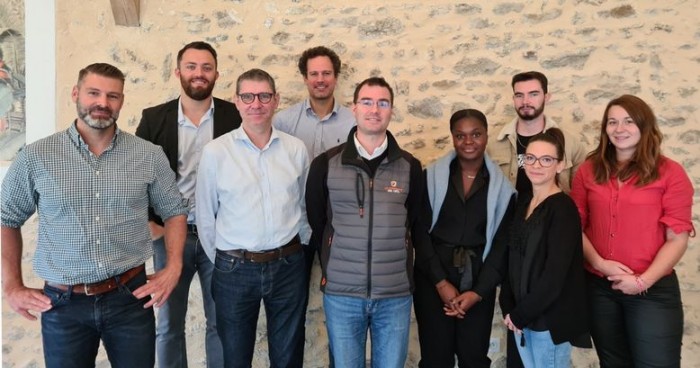 Deux nouveaux franchisés La Compagnie des Toits terminent leur formation
