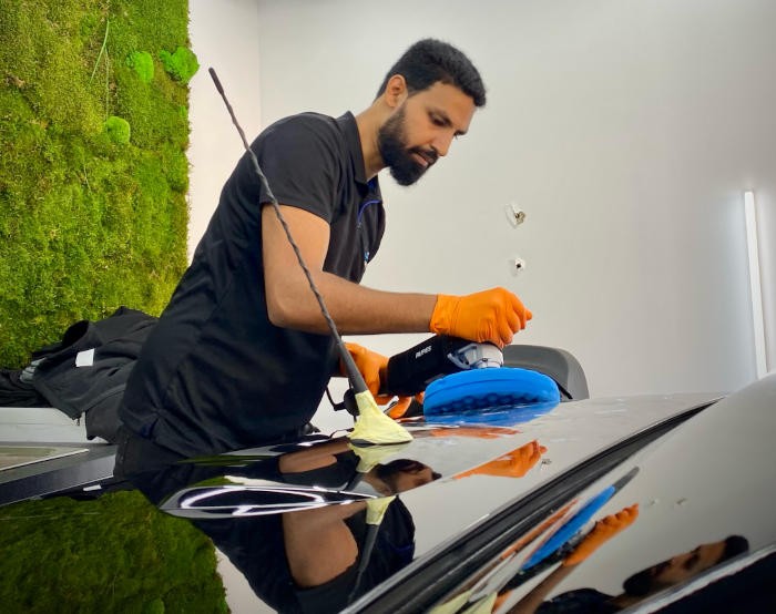 « Je me suis rendu compte du besoin grandissant dans le domaine du lavage auto écologique, sans eau », Faizan Mohammad, nouveau licencié Cosméticar à Pontault-Combault