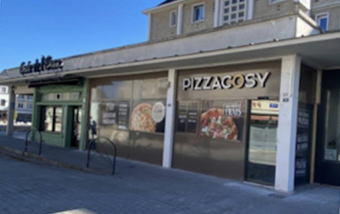 Un jeune franchisé de 25 ans ouvre son restaurant Pizza Cosy à Évreux