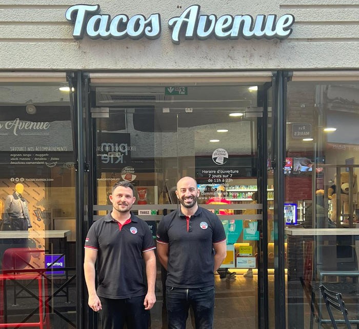 « C’est une enseigne familiale, proche des franchisés », Brice Borderes et Gilles Benard, franchisés Tacos Avenue à Albi depuis 2020