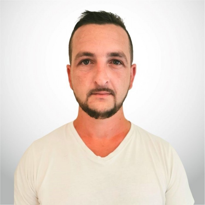 Avenir Rénovations « le fait d’appartenir à un groupe me permet de bénéficier d’une image de marque au niveau national » Noël Cormier (Responsable d’une franchise)