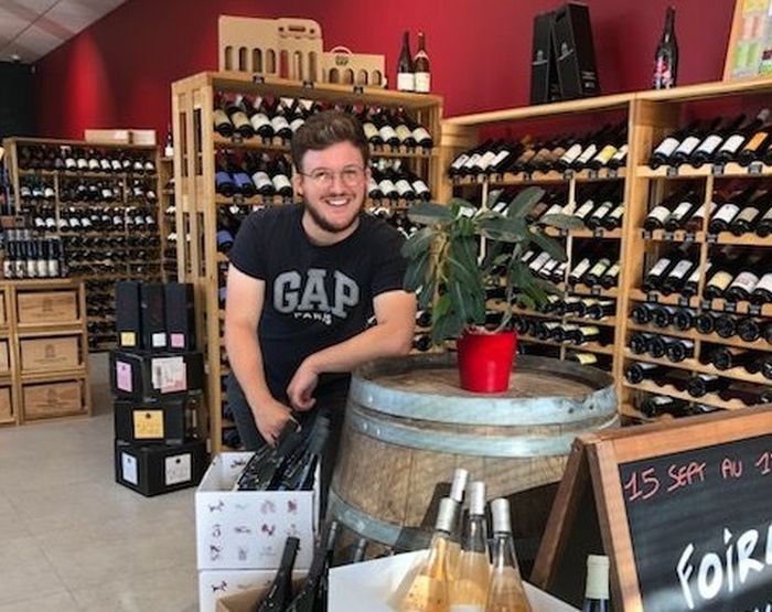 « Caviste de formation, j’ai rejoint L’Ambassade du Vin car nous avons la même vision d’une cave », Gabriel Béguier (licencié Poitiers)
