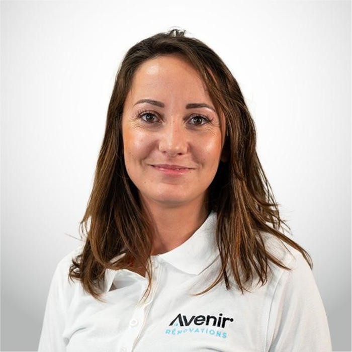 Portrait de Justine Ruellan, nouvelle chargée d’affaires dans l’agence Avenir Rénovations de Guipavas