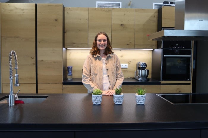 Cuisines Omega « S’adosser à une marque nationale permet de gagner un temps précieux au démarrage de son activité », Julia, franchisée à Villefranche sur Saône