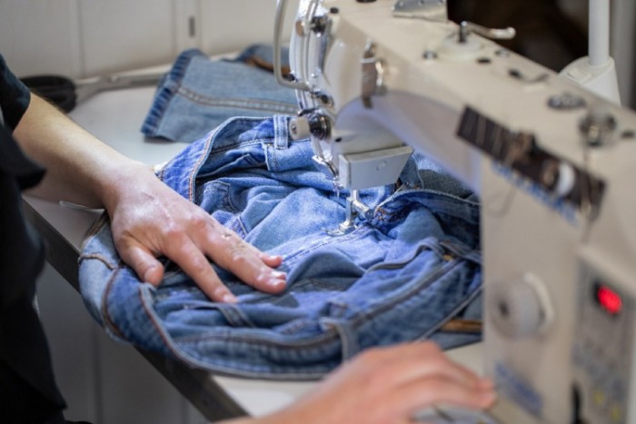 Rapid couture : une reconversion réussie d’une journaliste à couturière !