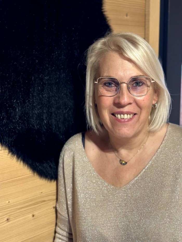 « Nous ne sommes jamais vraiment seuls ! Leur écoute, leur disponibilité et leur expertise terrain me permet d’évoluer confortablement… », Corinne Rabié, franchisée Les Services d’Aline à Megève.