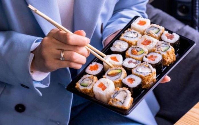 « Nous fournissons à nos franchisés des outils de gestion, des supports marketing, et l'accès à notre centrale d'achat pour optimiser les coûts », Aymen et Oussama FOURTI, co-dirigeants du réseau ASIAN-HOUSE
