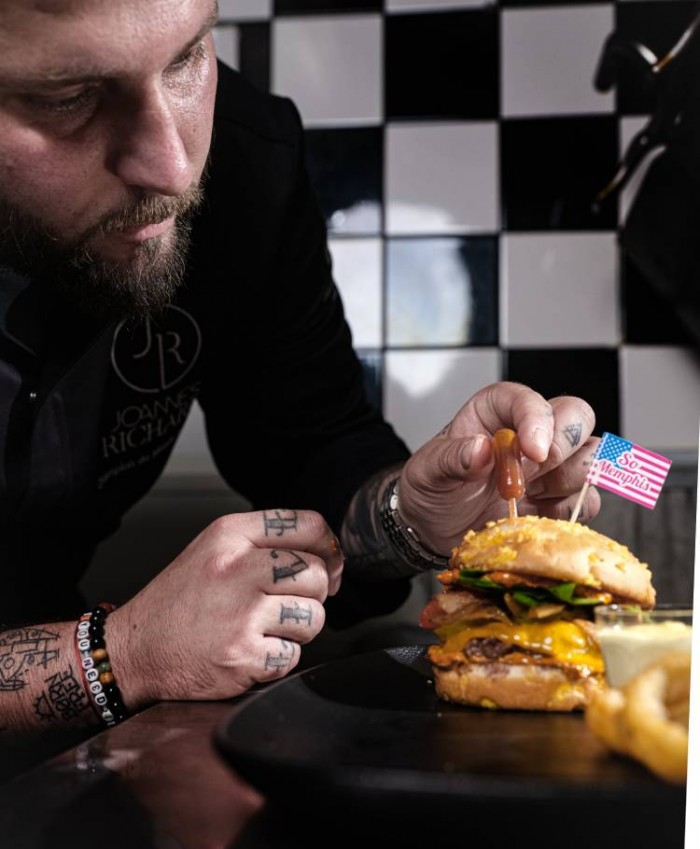 Memphis s'associe à Joannès Richard pour un burger estival unique : Le Grillin' Burger !
