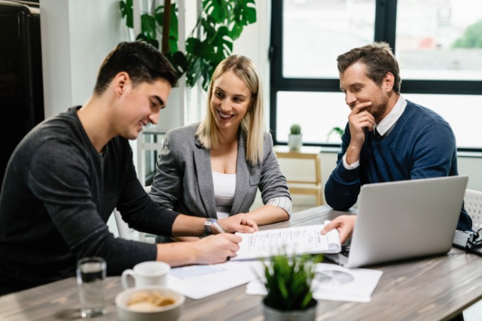 De salarié à entrepreneur : Réussissez votre reconversion dans le courtage en travaux avec Kovan