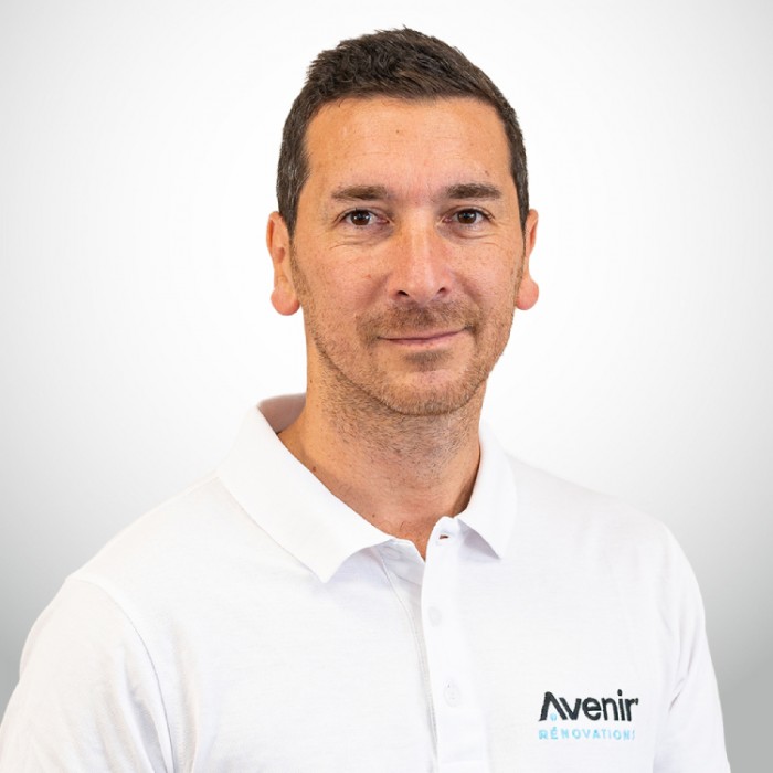 Portrait de Cyril Richard, franchisé Avenir Rénovations à Menton